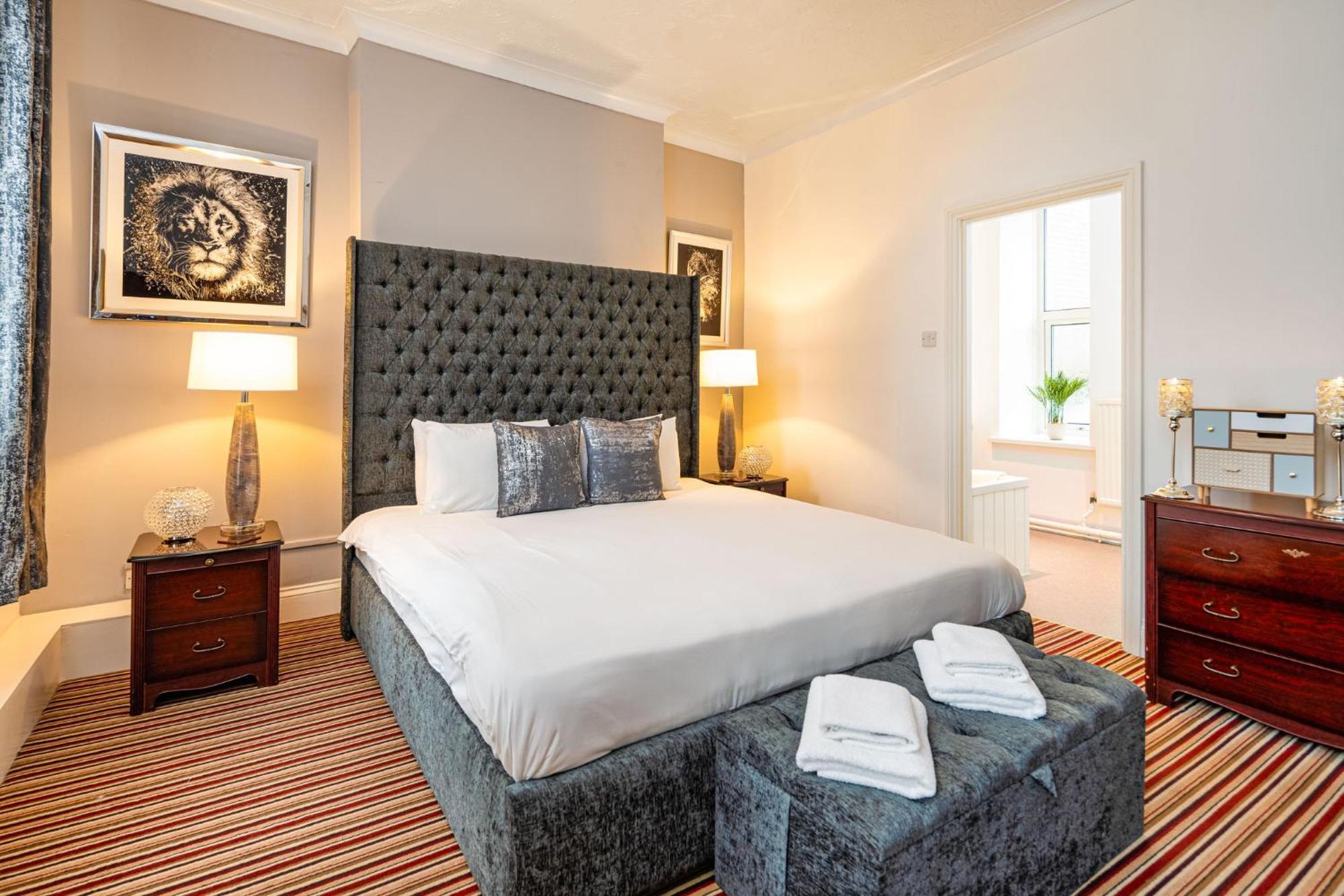 Boars Head Hotel Carmarthen Exteriér fotografie